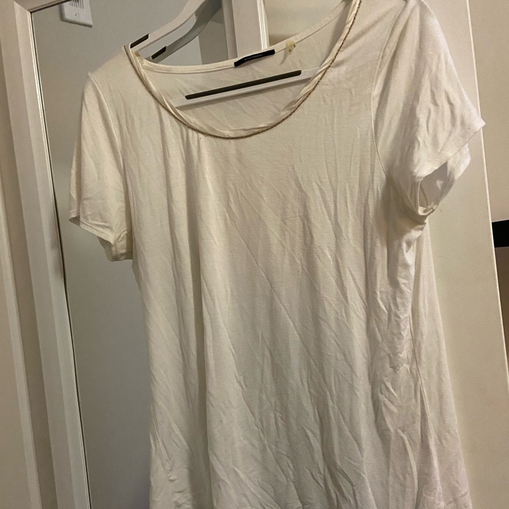 tahari simple chain and silk hem tshirt